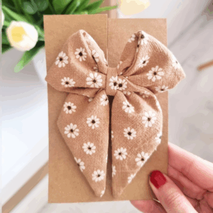 Kokardka Elen - spinka brązowa w stokrotki