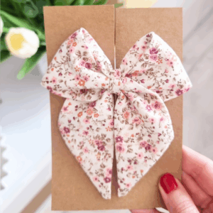 Kokardka Elen - spinka śmietankowa w kwiatuszki