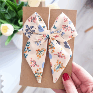 Kokardka Elen - spinka kremowa w kwiaty i jarzębinę