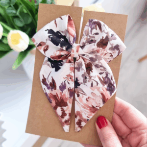 Kokardka Elen - spinka biała w brązowe kwiaty