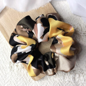 Scrunchie oversized kolorowa panterka