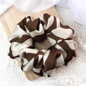 Scrunchie oversized beżowo brązowa zebra