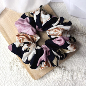 Scrunchie oversized czarna w kolorowe kwiaty