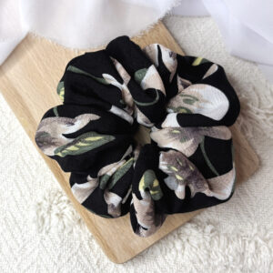 Scrunchie oversized czarna w kwiatki