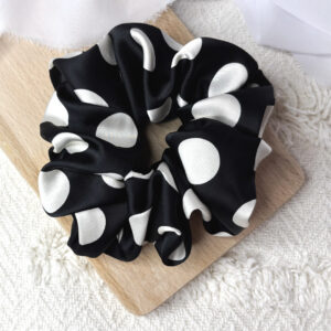 Scrunchie oversized czarna w białe grochy