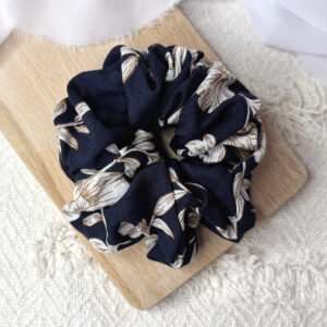 Scrunchie oversized granatowa w kwiatuszki