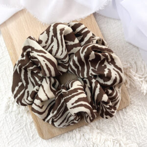 Scrunchie oversized beżowo - brązowa zebra