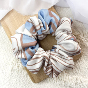 Scrunchie oversized paski beżowo - brązowo - niebieskie