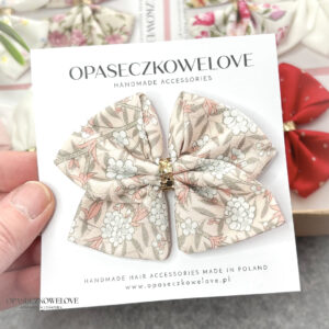 Kokardka Ali - pudrowy róż w kwiatuszki - opaska / spinka