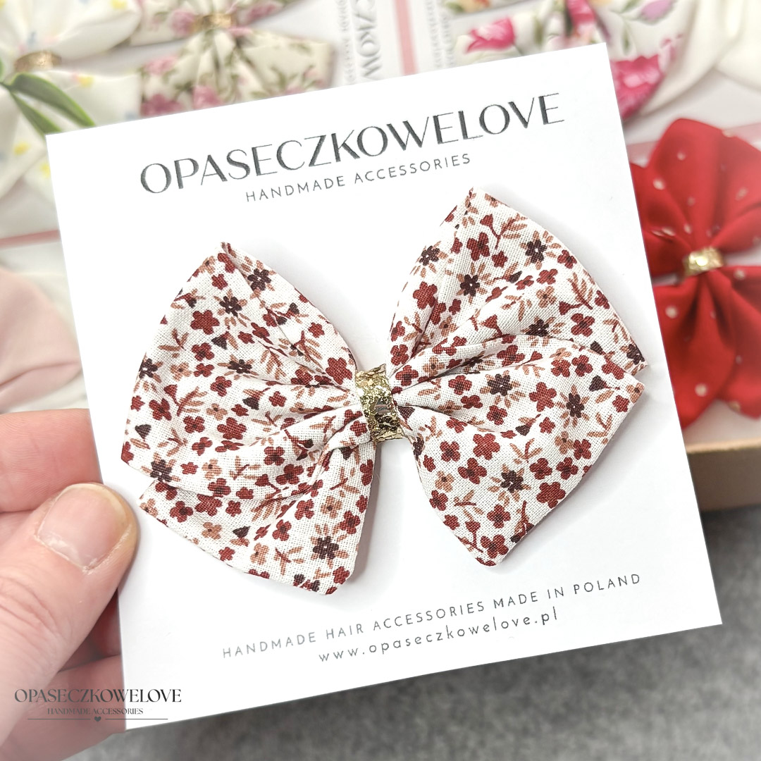 Kokardka Lili - biała w malutkie bordowe kwiatki - opaska / spinka