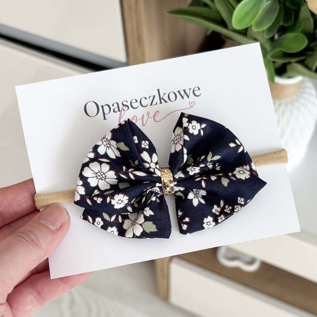 Kokardka Lili – opaska dla dziewczynki granatowa w kwiaty