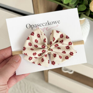 Kokardka Lili – opaska dla dziewczynki beżowa w bordowe kwiaty